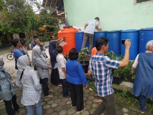 Toren yang Sri Wahyuningsih buat dengan sistem filterisasi untuk menampung air hujan. Dok: Facebook Banyu Bening