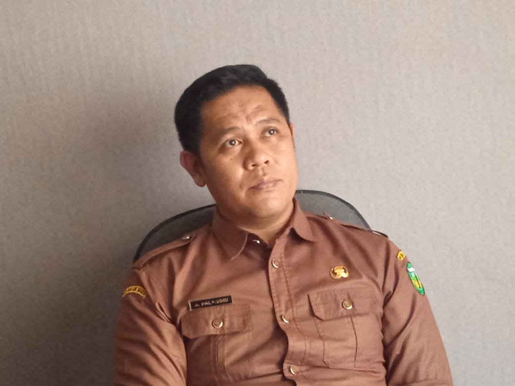 Kepala Dinas Pendidikan Kabupaten Luwu, Andi Palanggi, S.STP saat diwawancarai tim maupa.id. Dok: maupa.id