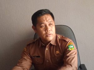 Kadisdik Luwu, Andi Palanggi, S.STP saat diwawancarai diruangannya. Dok: maupa.id