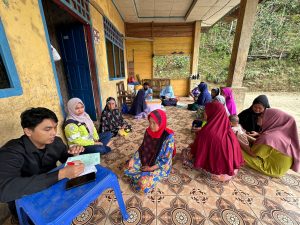 Suasana aktifitas pengobatan gratis di Desa Ulu Salu. Dok: maupa.id
