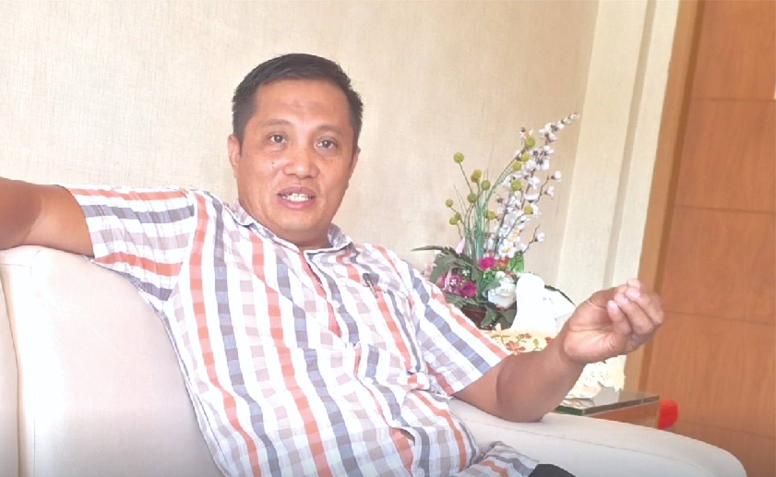 Wakil Ketua DPRD Kabupaten Luwu, Andi Mammang saat diwawancarai Tim maupa.id di ruang kerjanya. Dok: maupa.id
