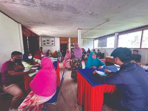 Program pengobatan gratis yang dilaksanakan pihak Puskesmas Kecamatan Latimojong didukung oleh PT. Masmindo Dwi Area. Dok: maupa.id