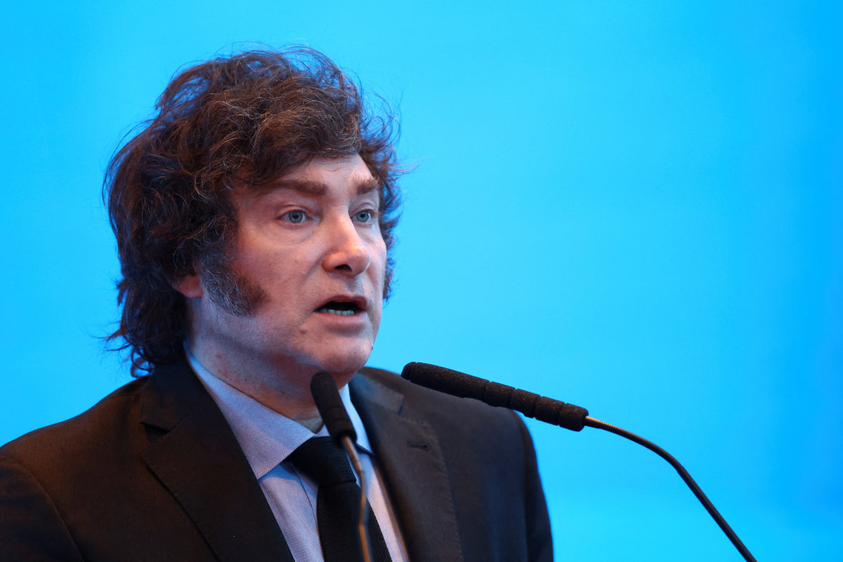 Javier Milei, presiden Argentina terpilih saat ini yang memutuskan memangkas kementerian dan meniadakan dana pensiunan. Dok: pbs.org