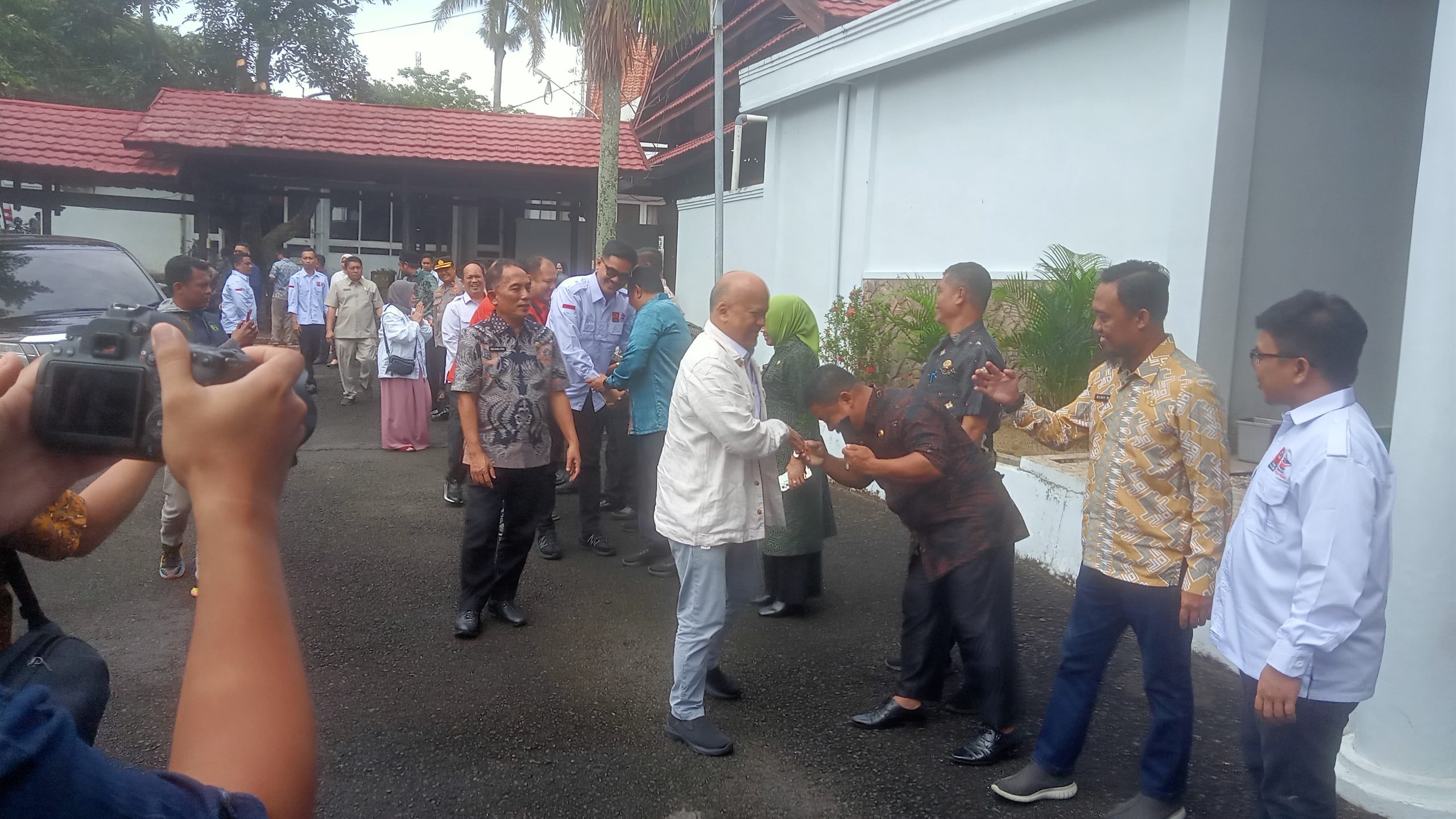 Kedatangan Ilham Akbar Habibie disambut pihak pemerintah dan komunitas masyarakat Parepare. Dok: Azwar Radhif