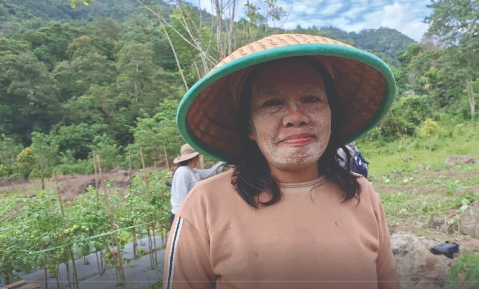 Sutiarni, salah seorang petani di Desa Rante Balla yang berhasil budidaya tomat. Dok: Maupa.id