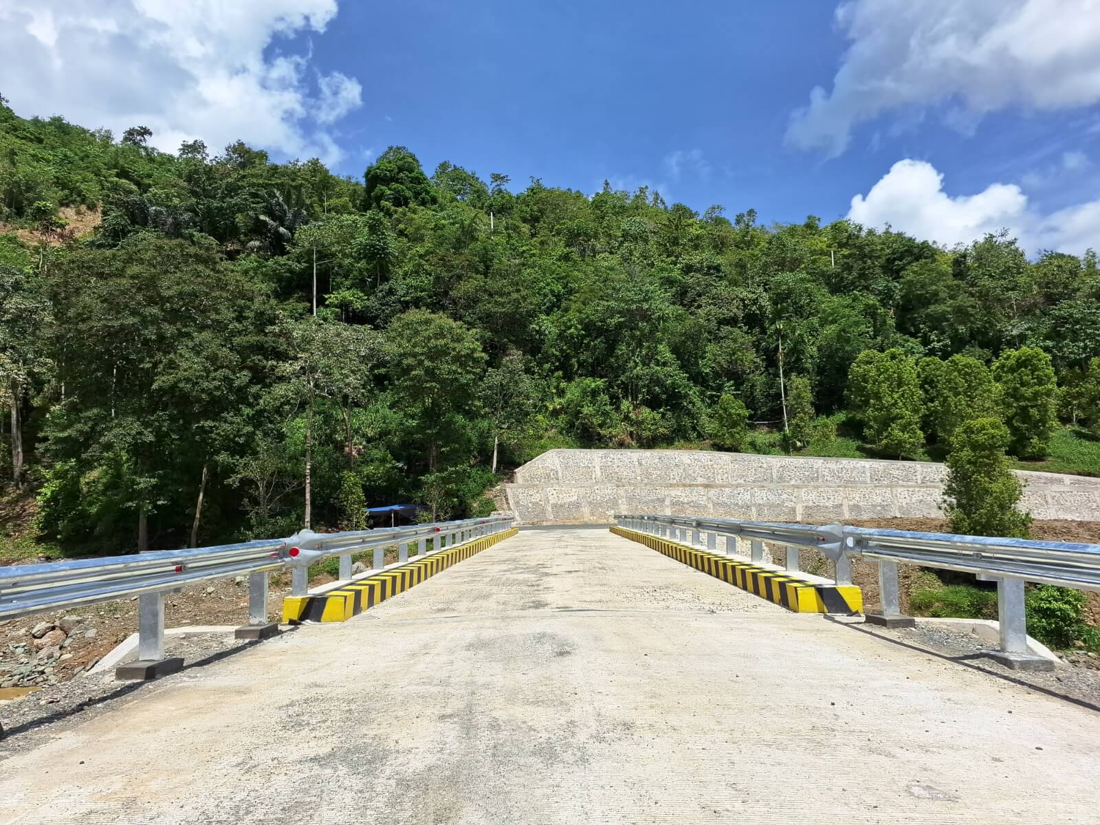 Jembatan penghubung Desa Kadundung dengan Desa To'barru Kecamatan Latimojong, Luwu.