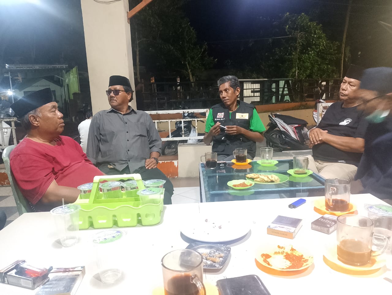 Suasana diskusi di Parebeach Kuliner antara Apindo dan pelaku UMKM. Dok: Ilham Alfais