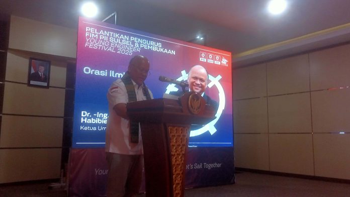 Ilham Habibie saat menyampaikan orasi ilmiahnya di auditorium Habibie. Dok: Azwar Radhif