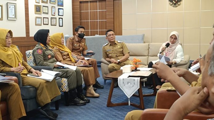 (Kiri ke kanan) Kabag Hukum Setdako Parepare, Kasat Pol PP, Kadis Parindag, Asisten 2 Setdako Parepare, BPK RI perwakilan Sulsel. Dok: Ilham Alfais