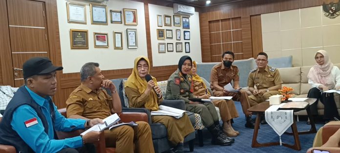 Hj. Nurwana SH, Kabag Hukum Setdako Parepare, menjelaskan dasar hukum penentuan tarif sewa Parebeach Kuliner. Dok: Ilham Alfais