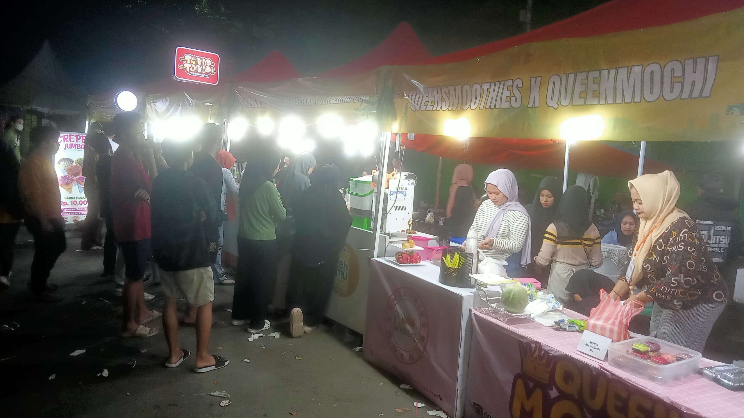 Suasana pengunjung memadati tenant-tenant di event Ramadhan Fair, Parepare. Dok: Azwar Radhif