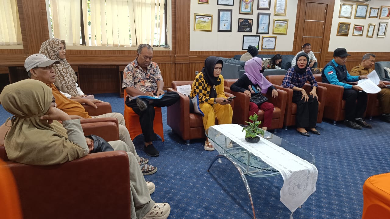 Suasana jajak pendapat terkait permasalahan kebijakan retribusi di Parebeach Kuliner Parepare. Dok: Ilham Alfais