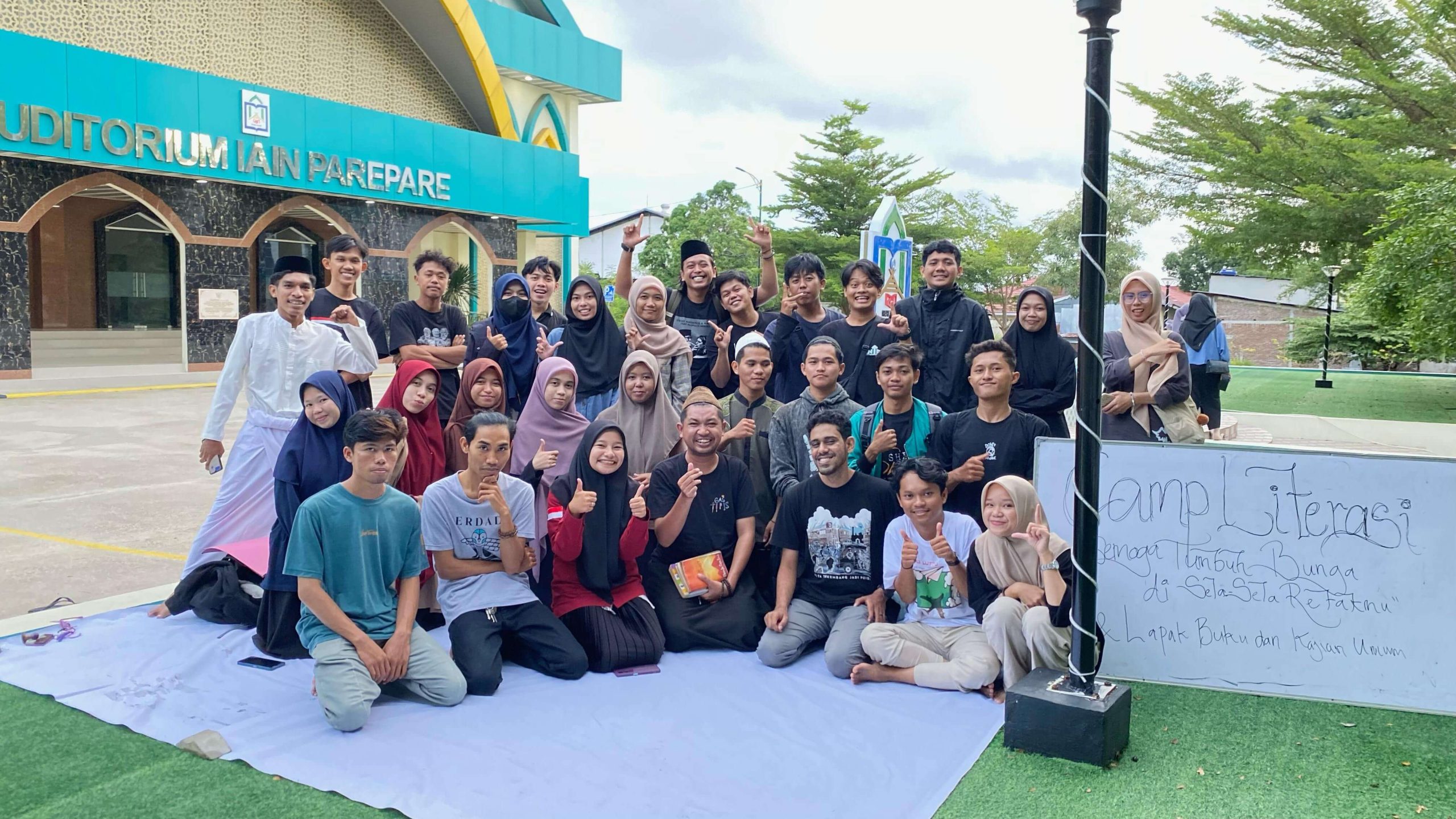 Sesi foto peserta Literacy Camp. Dok: LIBAM