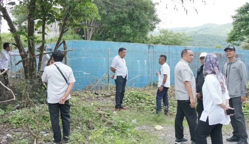 Jajaran pemerintah Kota Parepare bersama PAM Tirta Karajae memantau Embung Marilaleng. Dok: Humas PAM Tirta Karajae