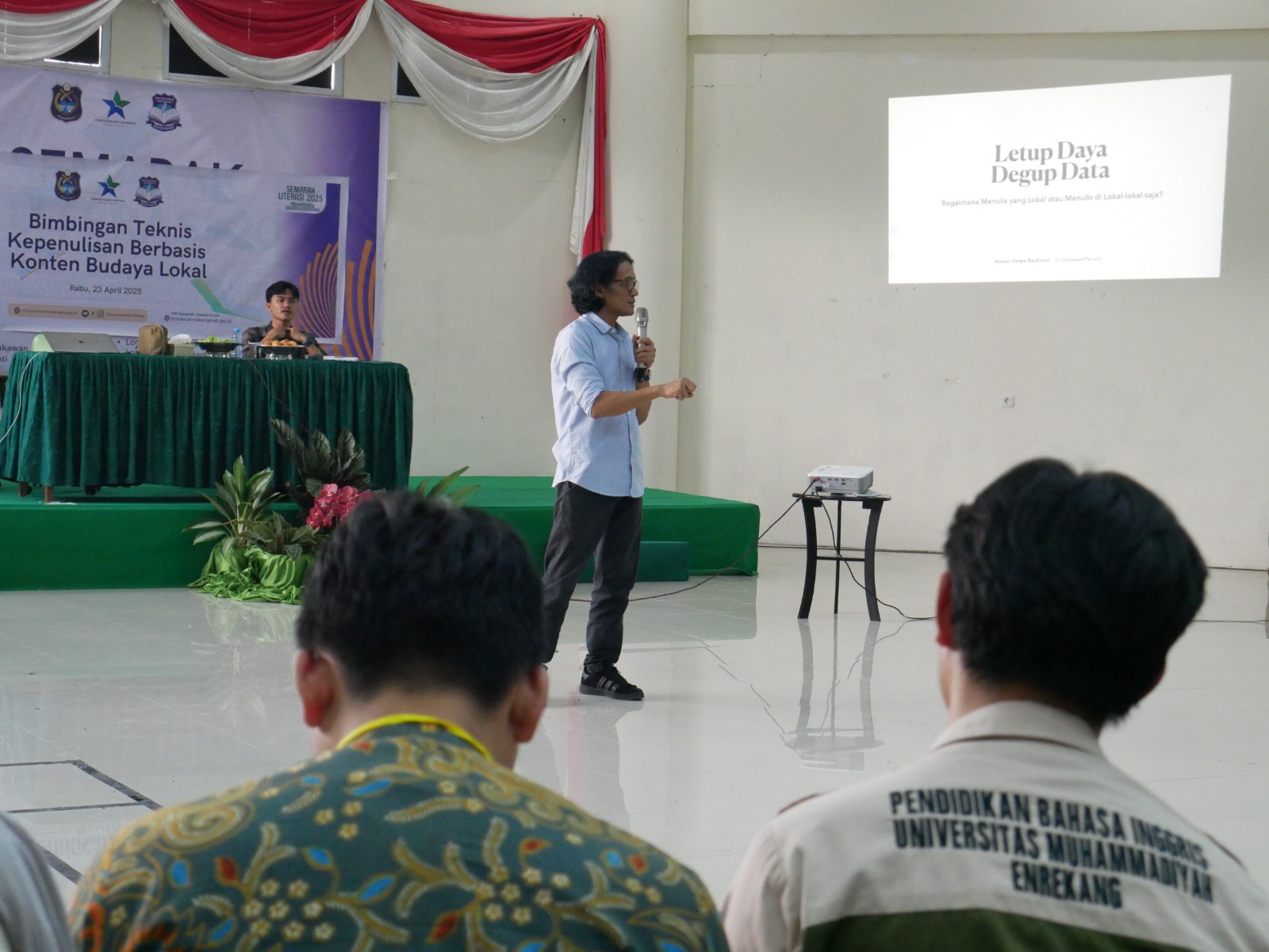 Bimtek Kelas Penulisan yang dibawakan Anwar Jimpe Rahman. Dok: Dispustaka Enrekang