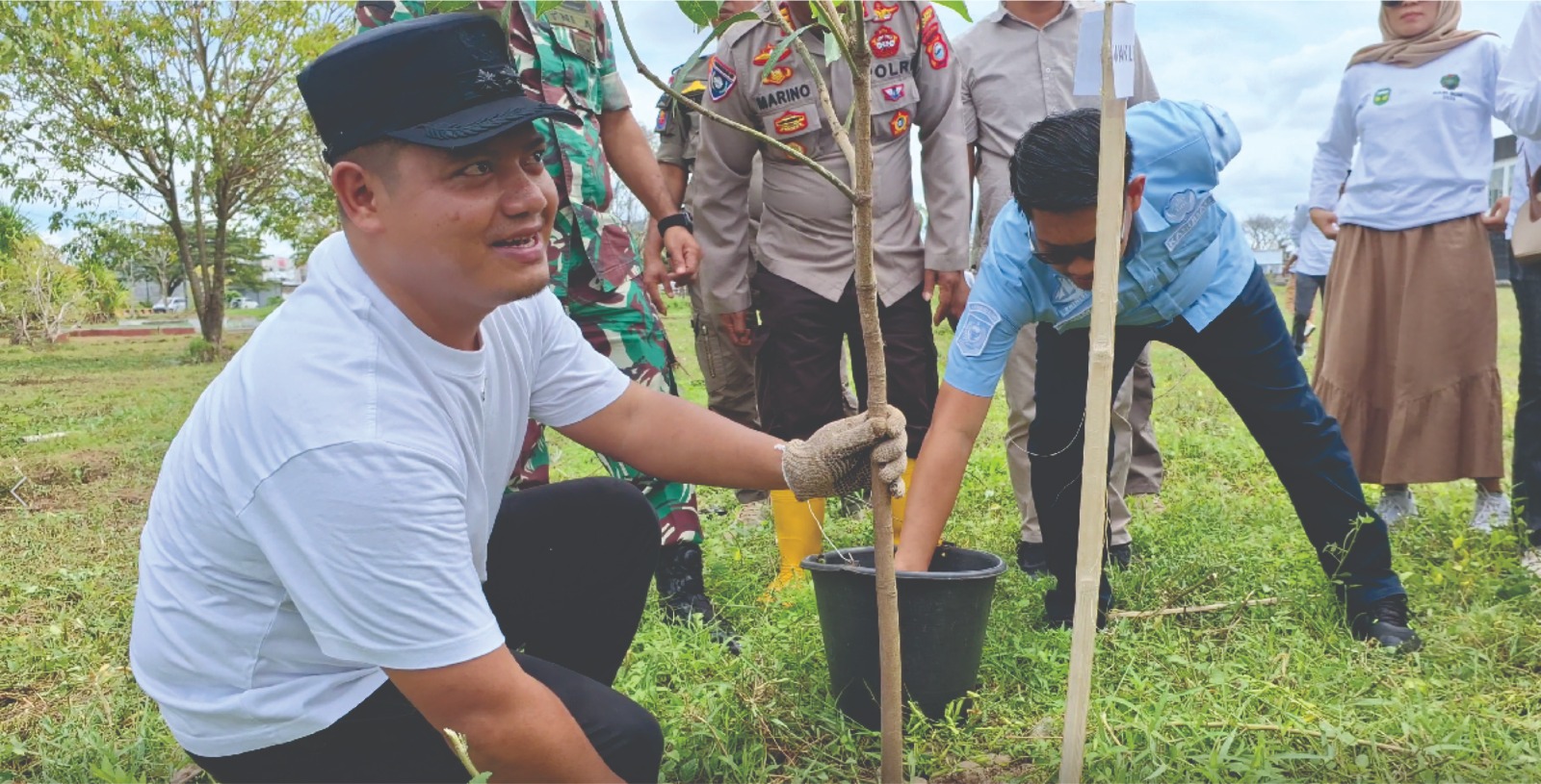 Wabup Luwu, Muh. Dhevy Bijak, pimpin langsung penanaman pohon. Dok: Maupa.id
