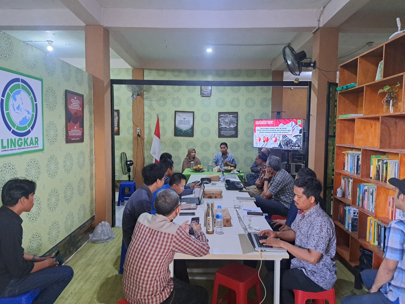 Aslan Abidin mengisi diskusi di kegiatan REFORMING. Dok: Ma’REFAT INSTITUTE Sulawesi Selatan