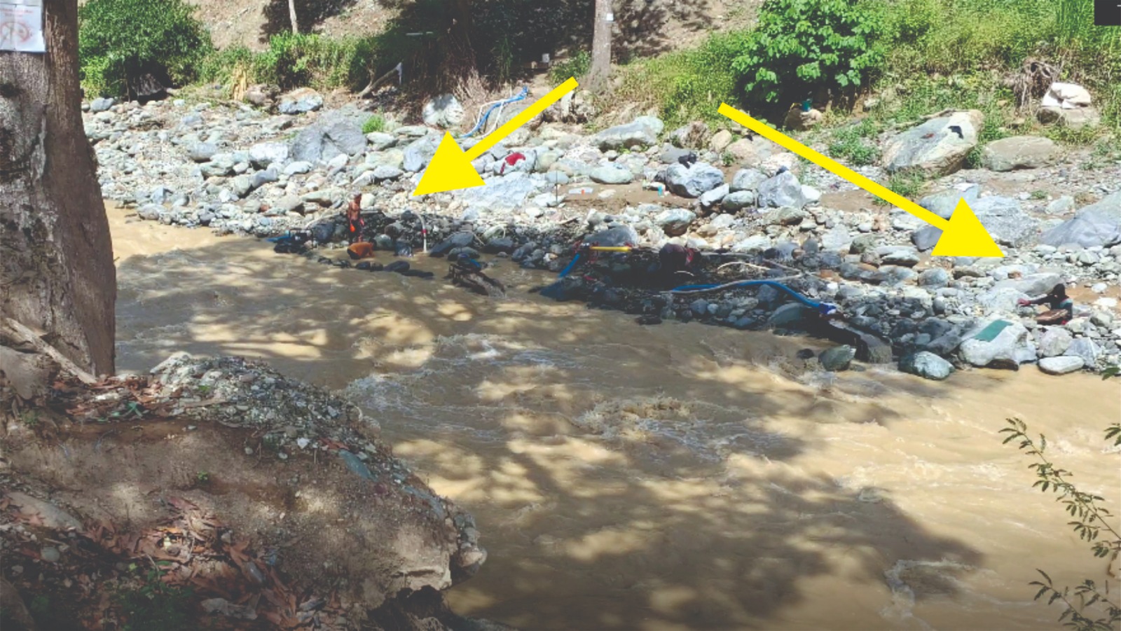 Penampakan akrifitas PETI dekat jembatan Kadundung-To'barru, Kecamatan Latimojong. Gambar diambil 18 Februari 2025. Dok: Maupa.id
