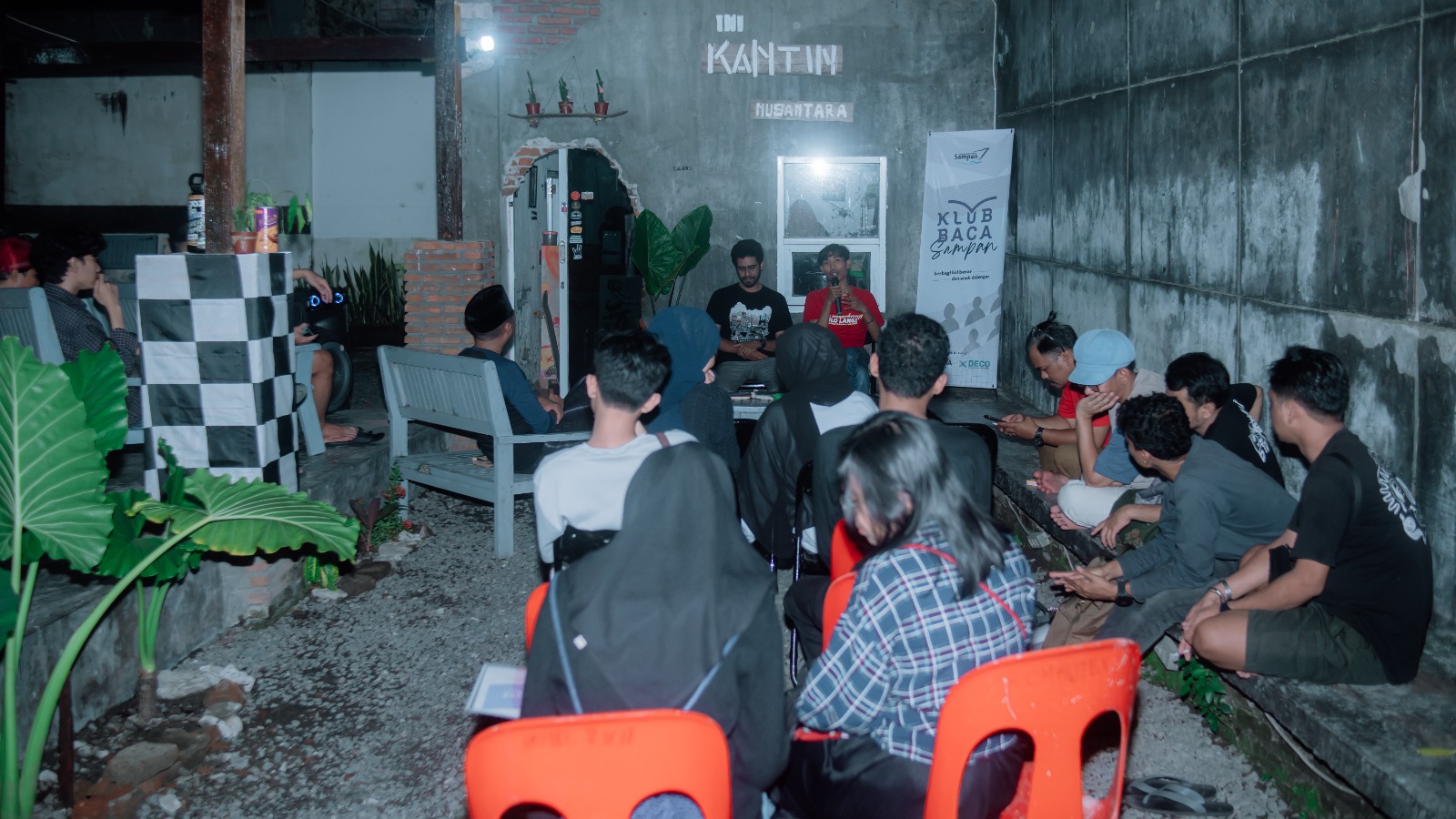 Suasana Klub Baca Sampan Vol. 16. Dok: Cidd