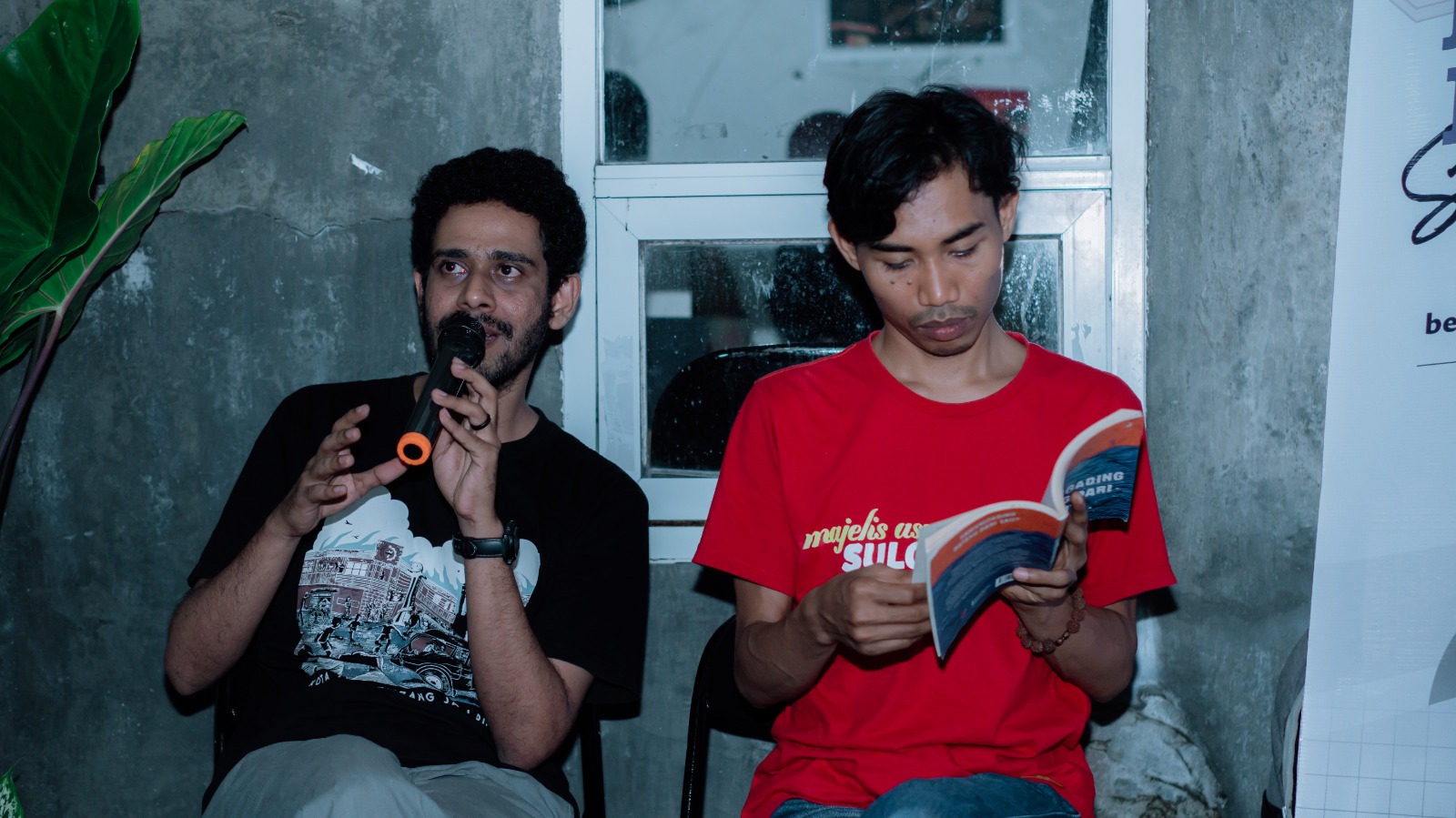 Azwar Radhif (kiri) penutur dan Ilham Mustamin (kanan) moderator. Dok: Cidd