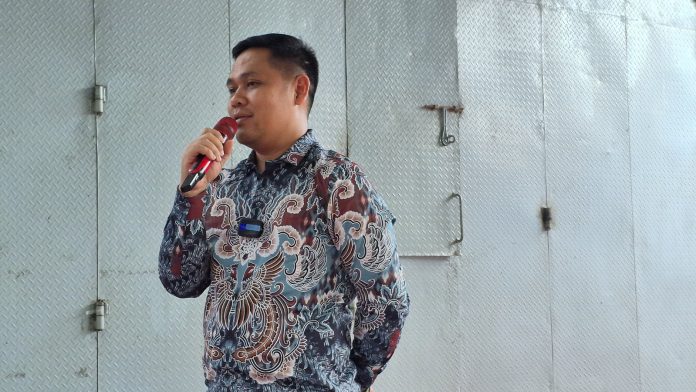 Kadisdik Luwu, Andi Palanggi, S.STP ketika memberi sambutan pada peringatan Hardiknas yang dilaksanakan Forhati dan PPDI Luwu, di Belopa, beberapa waktu lalu. Dok: Maupa.id