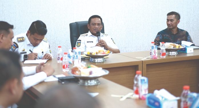 Bupati Kabupaten Luwu, H. Patahuddin, S.Ag (tengah). Dok: Maupa.id