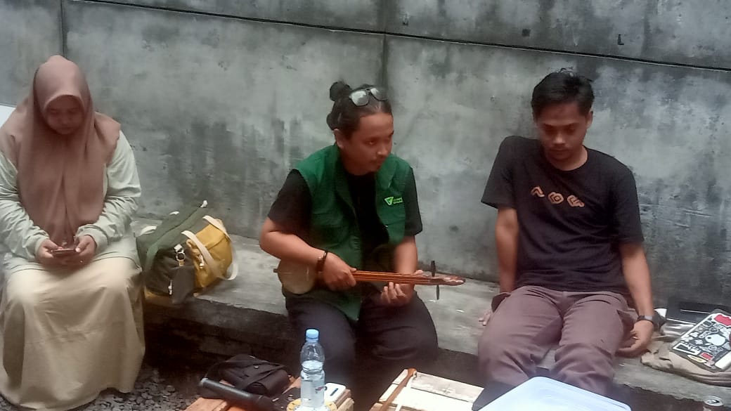 Arif Daeng Rate, Passinrilik yang mengisi kelas Budaya Bertutur. Dok: Azwar Radhif