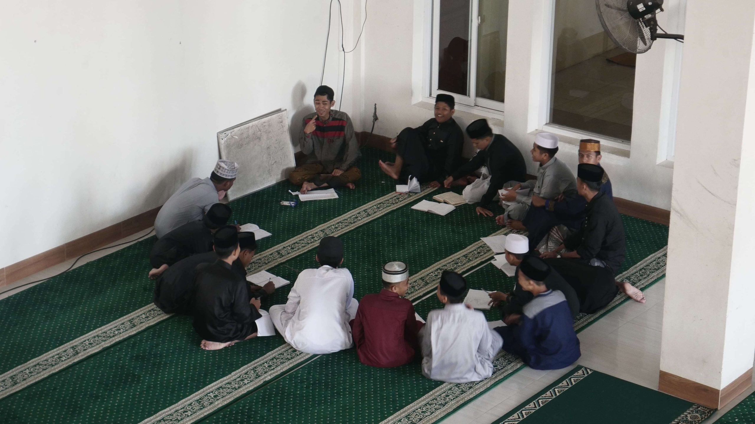 Salah satu metode pembelajaran Perkampungan Bahasa Arab yang  dibagi per kelompok. Dok: Panitia Perkampungan Bahasa Arab