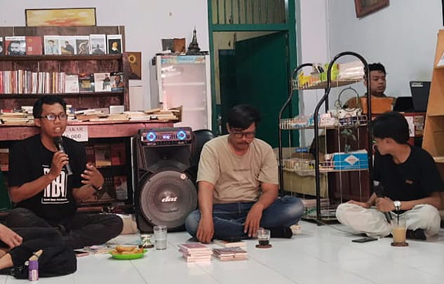 Asran Salam, penulis buku Kita, Buku dan Dunia yang Misteri. Dok: Satriani