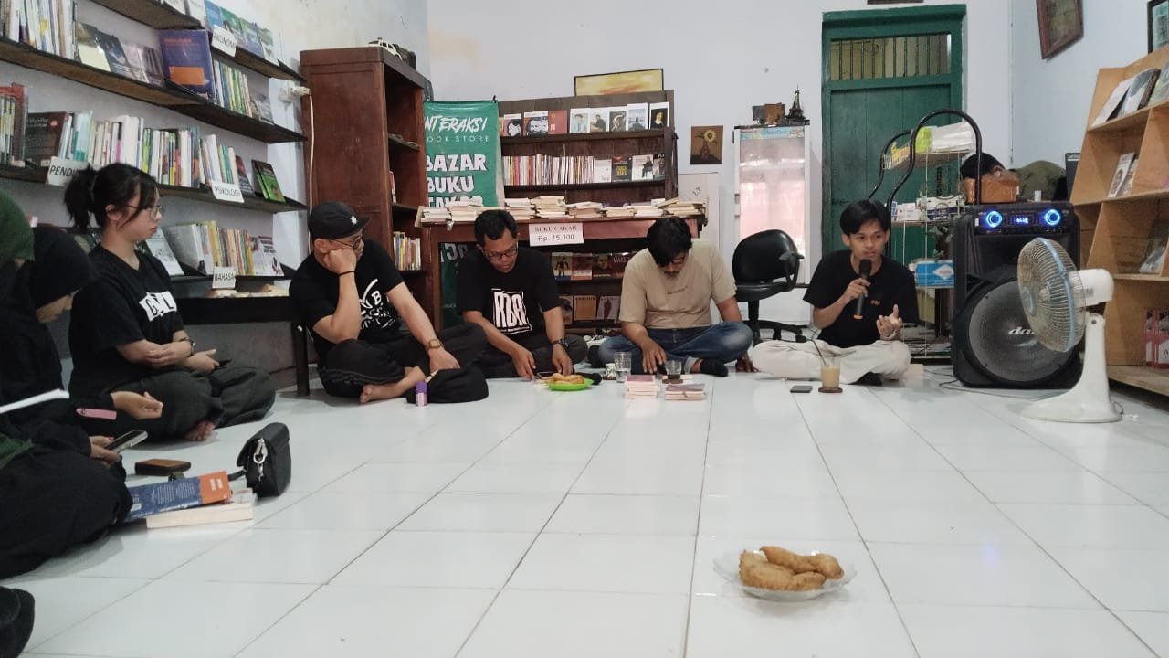 Agus selaku moderator memulai diskusi. Dok: Satriani