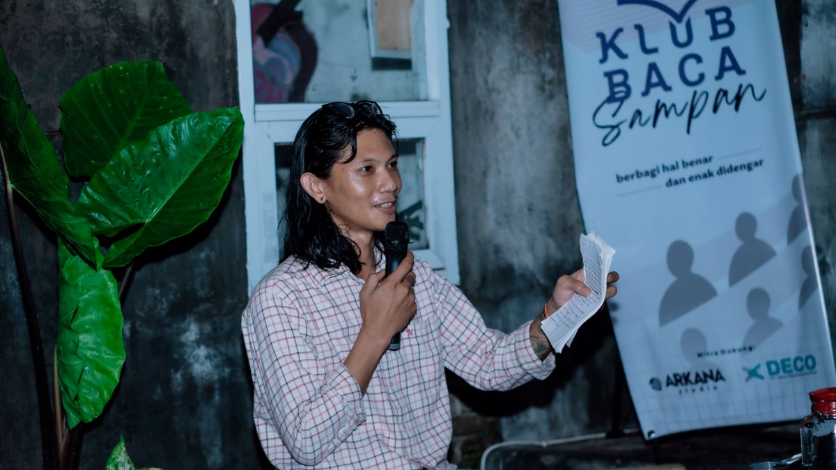Ade Setiawan, pengisi klub buku sampan. Dok: Cidd