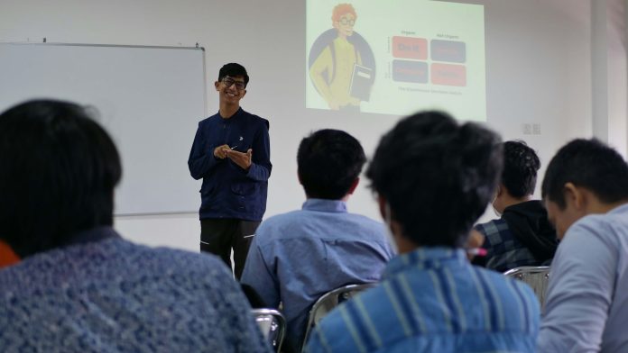 Kotribusi guru terhadap kemajuan suatu bangsa sangat penting, upah guru yang layak adalah komitmen bangsa terhadap investasi sektor pendidikan. Dok: Herlambang Tinasih Gusti/Unsplash.com
