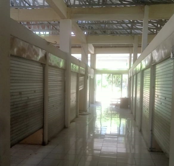 Beberapa los di pasar yang mulai sepi. Dok; Azwar Radhif