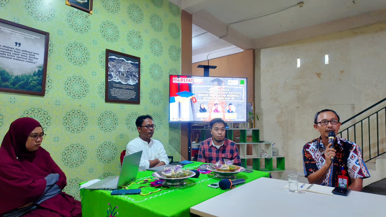 Pembicara pada kegiatan diskusi Marefat institute. Dok: Ma’REFAT Institute